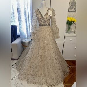 NWT $998 MAC DUGGAL Elegant GOLD Lace Evening BALL Gown BEADED EMBROIDERED DRESS